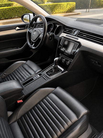 Volkswagen Passat 2 of 10