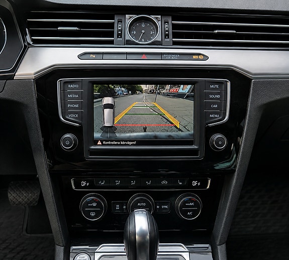 Volkswagen Passat 3 of 10