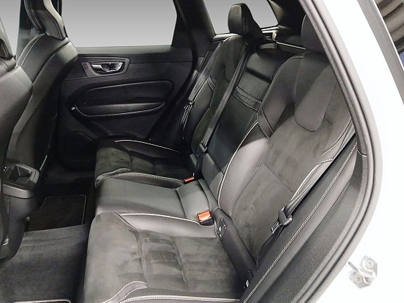 Volvo XC60 12 of 15