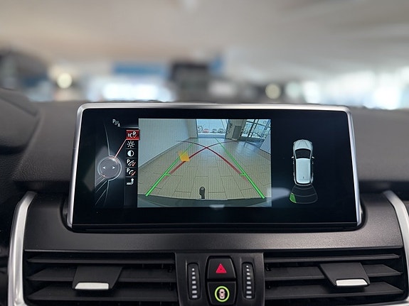 BMW 220d 9 of 17