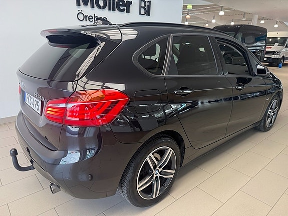 BMW 220d 3 of 17