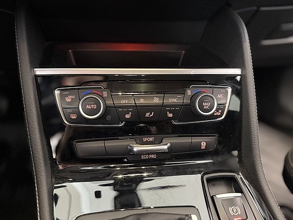 BMW 220d 8 of 17