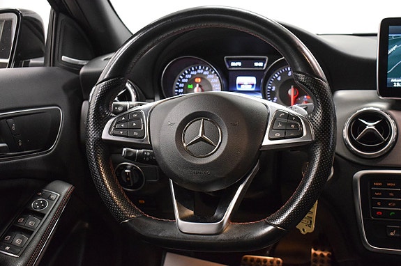 Mercedes-Benz GLA200 10 of 25