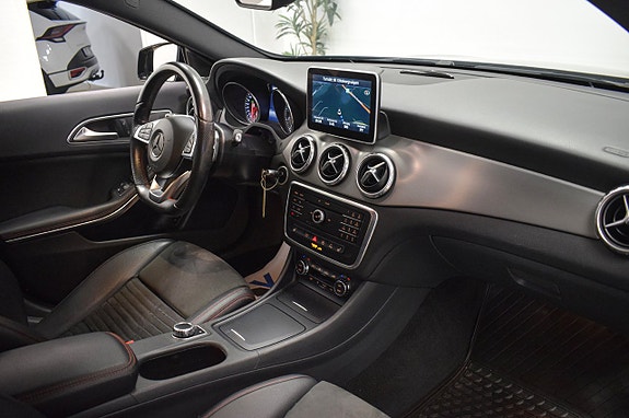 Mercedes-Benz GLA200 9 of 25