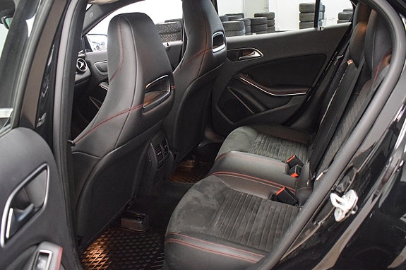 Mercedes-Benz GLA200 21 of 25