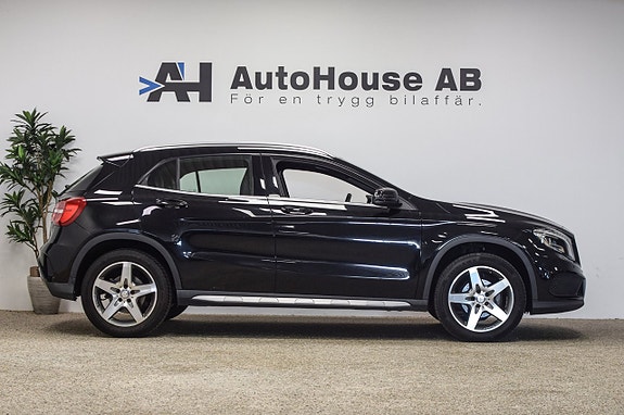 Mercedes-Benz GLA200 3 of 25