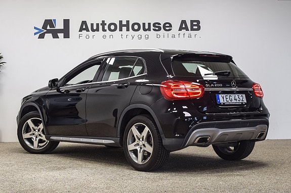 Mercedes-Benz GLA200 2 of 25