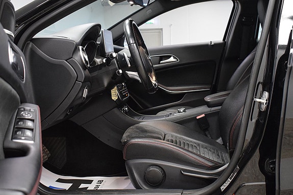 Mercedes-Benz GLA200 6 of 25