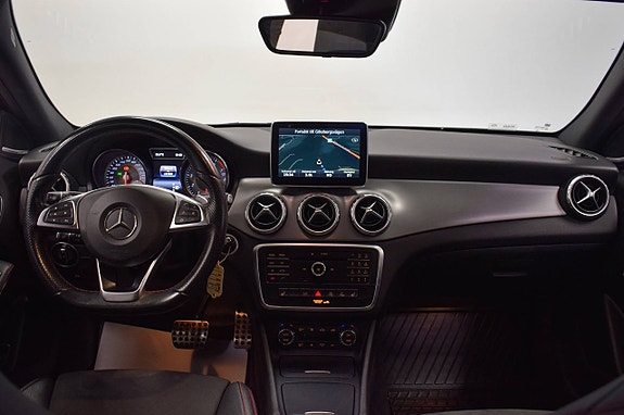 Mercedes-Benz GLA200 8 of 25