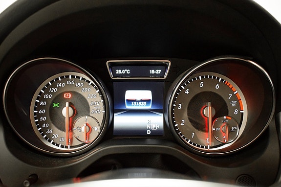 Mercedes-Benz GLA200 12 of 25