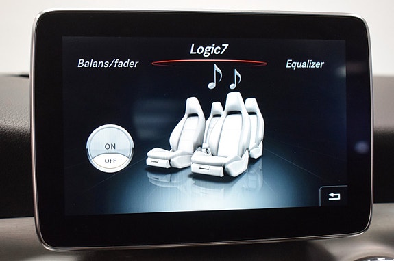 Mercedes-Benz GLA200 15 of 25