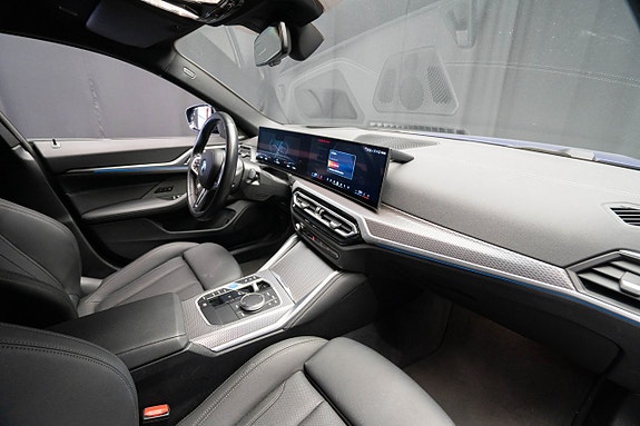 BMW i4 18 of 27