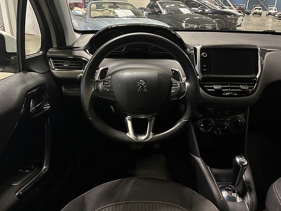 Peugeot 208 13 of 17