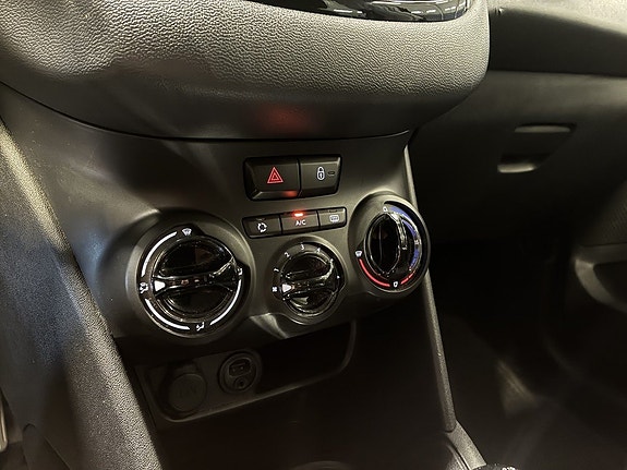 Peugeot 208 15 of 17