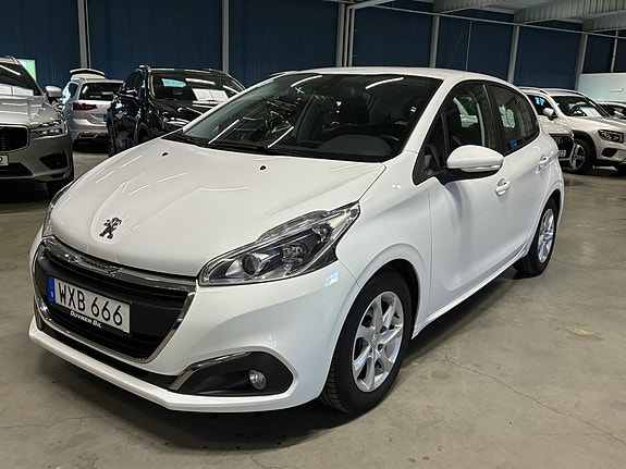 Peugeot 208 8 of 17