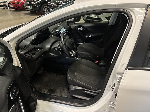 Peugeot 208 9 of 17