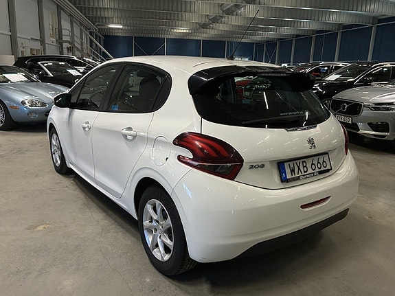Peugeot 208 6 of 17