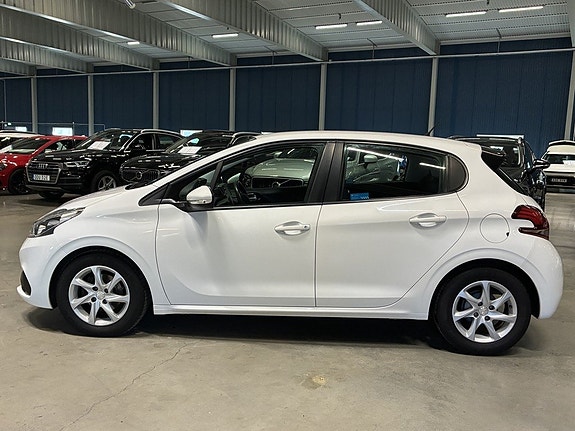 Peugeot 208 7 of 17