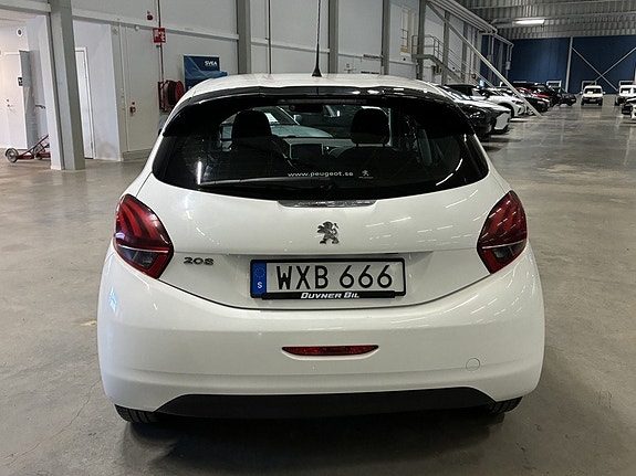 Peugeot 208 5 of 17