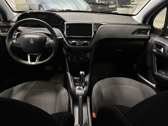 Peugeot 208 12 of 17