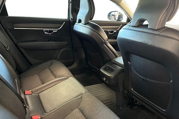 Volvo V90 Cross Country 9 of 23