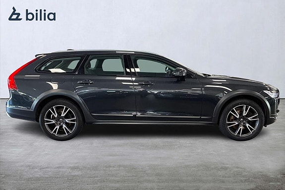 Volvo V90 Cross Country 18 of 23