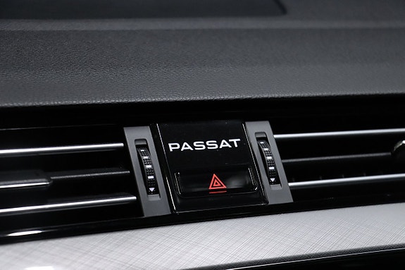 Volkswagen Passat 26 of 30