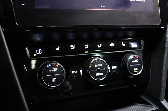 Volkswagen Passat 21 of 30