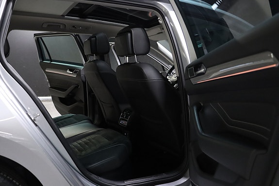 Volkswagen Passat 13 of 30