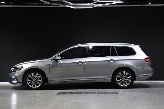 Volkswagen Passat 7 of 30