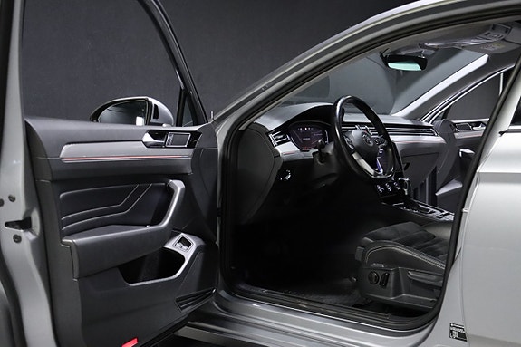 Volkswagen Passat 10 of 30