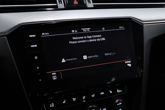 Volkswagen Passat 23 of 30