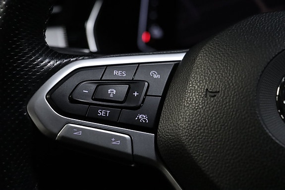 Volkswagen Passat 28 of 30