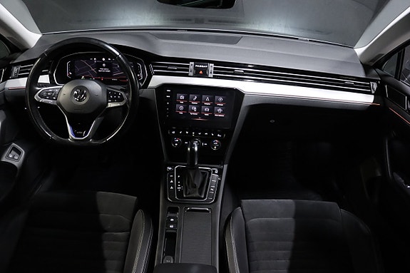 Volkswagen Passat 19 of 30
