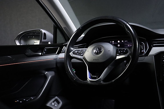Volkswagen Passat 18 of 30