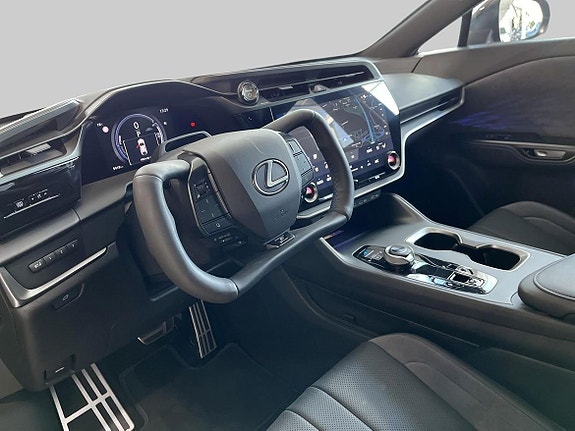 Lexus RZ550e 13 of 29