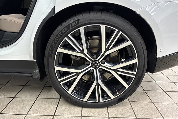 Volvo ES90 17 of 22