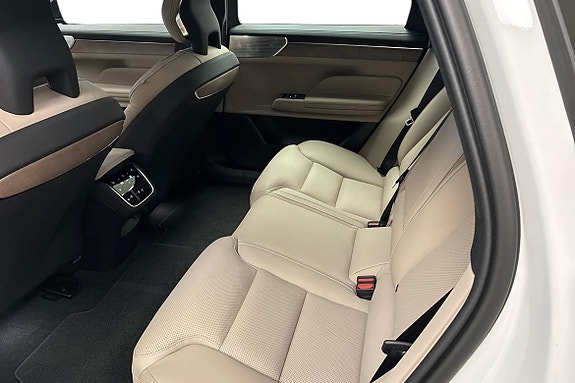 Volvo ES90 13 of 22