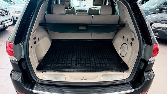 Jeep Grand Cherokee 18 of 22