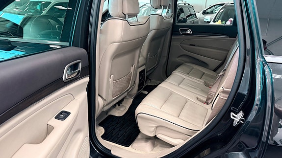 Jeep Grand Cherokee 16 of 22