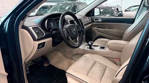 Jeep Grand Cherokee 11 of 22