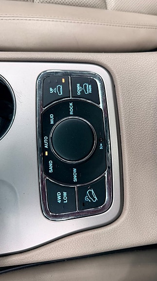 Jeep Grand Cherokee 19 of 22