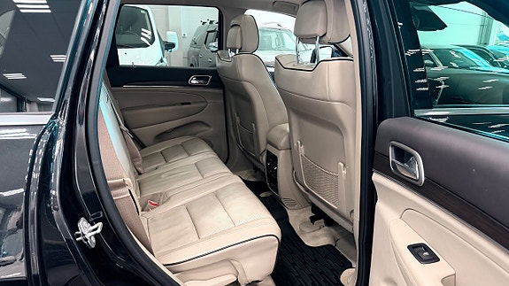 Jeep Grand Cherokee 17 of 22
