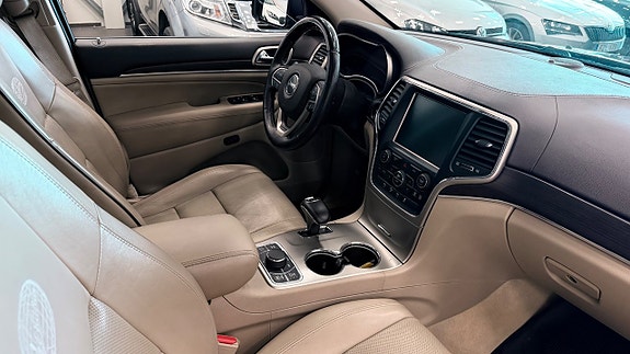 Jeep Grand Cherokee 9 of 22