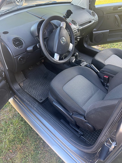 Volkswagen New Beetle 6 of 7
