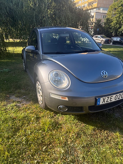 Volkswagen New Beetle 3 of 7