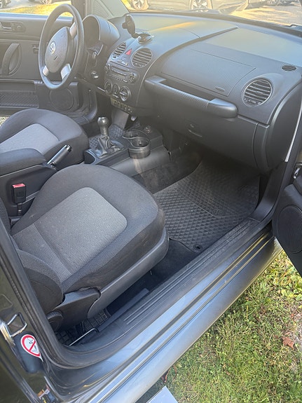 Volkswagen New Beetle 4 of 7