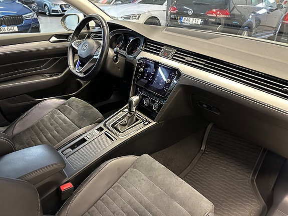 Volkswagen Passat 13 of 30
