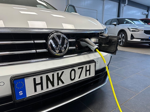 Volkswagen Passat 11 of 30