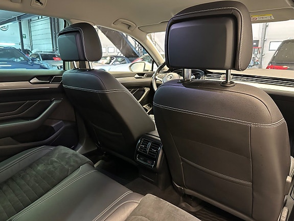 Volkswagen Passat 17 of 30